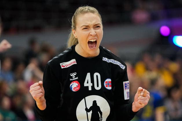 Women s Handball World Championship 2025 Norway Sweden Dortmund, Germany 20251203 Norway s goalkeeper Eli Marie Raasok during the intermediate round of the Women s Handball World Championship between Norway and Sweden in Westfalenhalle Photo Beate Oma Dahle NTB Dortmund Germany EDITORIAL USE ONLY RESTRICTED USE FOR BETTING COMPANIES  Copyright: xBeatexOmaxDahlex xNTBx