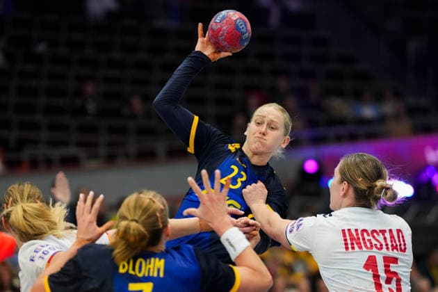 Women s Handball World Championship 2025 Norway Sweden Dortmund, Germany 20251203 Sweden s Emma Lindqvist during the intermediate round of the Women s Handball World Championship between Norway and Sweden in Westfalenhalle Photo Beate Oma Dahle NTB Dortmund Germany EDITORIAL USE ONLY RESTRICTED USE FOR BETTING COMPANIES  Copyright: xBeatexOmaxDahlex xNTBx