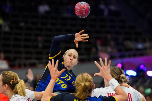 Women s Handball World Championship 2025 Norway Sweden Dortmund, Germany 20251203 Sweden s Emma Lindqvist during the intermediate round of the Women s Handball World Championship between Norway and Sweden in Westfalenhalle Photo Beate Oma Dahle NTB Dortmund Germany EDITORIAL USE ONLY RESTRICTED USE FOR BETTING COMPANIES  Copyright: xBeatexOmaxDahlex xNTBx