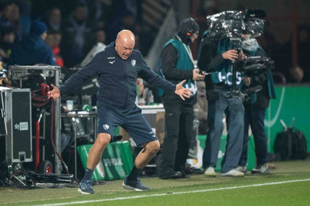 Coach Uwe ROESLER Rösler, BO Gesture, Gesture, gesticulated, Football, DFB Cup, Round of 16, VfL Bochum BO VfB Stuttgart S am 03 12 2025, Vonovia Ruhrstadion Bochum Germany DFL regulations prohibit any use of photographs as image sequences and or quasi video Â