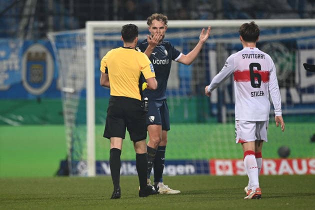 Referee Florian BADSTUEBNER, Badstübner, shows Phiilipp STROMPF BO first the yellow card, warning and after video evidence, Koelner Keller, VAR, Video Assistant Referee, video referee, the red card, sending off, Football, DFB Pokal, Round of 16, VfL Bochum BO VfB Stuttgart S 0 2 am 03 12 2025, Vonovia Ruhrstadion Bochum Germany DFL regulations prohibit any use of photographs as image sequences and or quasi video Â