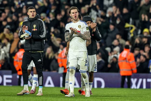 Premier League Leeds United v Chelsea Joe Rodon of Leeds United applauds the fans after the game during the Premier League match Leeds United vs Chelsea at Elland Road, Leeds, United Kingdom, 3rd December 2025 (Photo by Alfie Cosgrove News Images) Leeds Elland Road West Yorkshire United Kingdom Copyright: xAlfiexCosgrove NewsxImagesx
