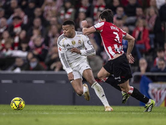 Kylian Mbappé of Real Madrid and Dani Vivian of Athletic Club fight for possession during the La Liga match between Athletic Club and Real Madrid at the San Mames stadium, in Bilbao, Spain. Photo by Ricardo Nogueira Sports Press Photo Copyright: xRicardoxNogueira SportsxPressxPhx Sportspressphoto_SPR69575