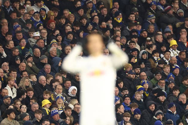 Leeds United v Chelsea Premier League 03 12 2025. Leeds United fans look on during the Premier League match between Leeds United and Chelsea at Elland Road, Leeds, England on 3 December 2025. Leeds Elland Road West Yorkshire England Editorial use only DataCo restrictions apply See www.football-dataco.com , Copyright: xRyanxBrownex PSI-23330-0153