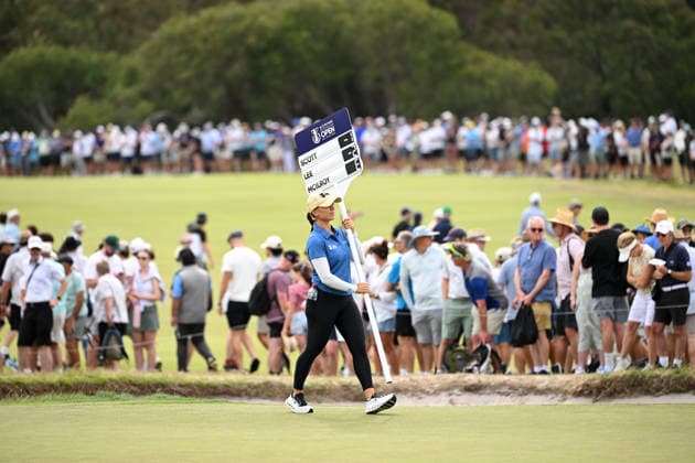 GOLF AUSTRALIAN OPEN, Australian golfer Steph Kryiacou carrying the scores for Adam Scott of Australia, Northern Ireland s Rory McIlroy and Min Woo Lee of Australia™s group during the AFLW Grand Final match between the North Melbourne Kangaroos and the Brisbane Lions at Ikon Park in Melbourne, Thursday, December 4, 2025. ( NO ARCHIVING, EDITORIAL USE ONLY MELBOURNE VICTORIA AUSTRALIA  Copyright: xJAMESxROSSx 20251204141726713638