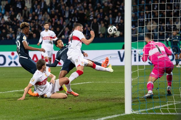 Francis ONYEKA BO misses this goal chance, Football, DFB Pokal, Round of 16, VfL Bochum BO VfB Stuttgart S am 03 12 2025, Vonovia Ruhrstadion Bochum Germany DFL regulations prohibit any use of photographs as image sequences and or quasi video Â