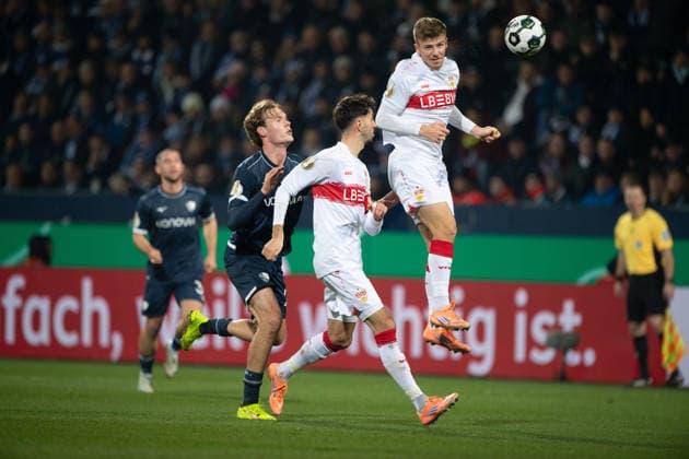 v l Mats PANNEWIG BO , Atakan KARAZOR S , Finn JELTSCH S Header duel, Action, Duel, Football, DFB Pokal, Round of 16, Round of 16, VfL Bochum BO VfB Stuttgart S 0 2 on 03 12 2025, Vonovia Ruhrstadion Bochum Germany DFL regulations prohibit any use of photographs as image sequences and or quasi video Â