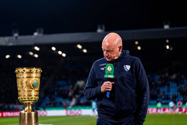 BOCHUM, GERMANY - DECEMBER 3: VfL Bochum head coach Uwe Rosler looks at the DFB pokal ahead of an tv interview prior to the DFB Cup round of 16 match between VfL Bochum and VfB Stuttgart at Vonovia Ruhrstadion on December 3, 2025 in Bochum, Germany. (Photo by Rene Nijhuis) SPO  Copyright: xRenexNijhuis