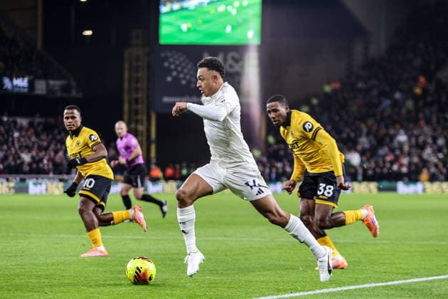 Dan Ndoye (14 Nottingham Forest) on the ball during the Premier League football match between Wolverhampton Wanderers and Nottingham Forest at Molineux stadium in Wolverhampton, England Copyright: xNataliexMincher SPPx Sportspressphoto_SPR69597