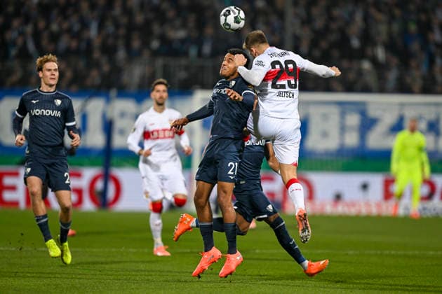 Header Header duel Francis Onyeka Bochum 21 Finn Jeltsch Stuttgart 29 03 12 2025 Soccer VfL Bochum vs VfB Stuttgart, Vonovia Ruhrstadion, Bochum, DFB DFL REGULATIONS PROHIBIT ANY USE OF PHOTOGRAPHS AS IMAGE SEQUENCES AND OR QUASI VIDEO Copyright: xpepphotox xHorstxMauelshagenx pep00321, pep_20251203_hm_223934