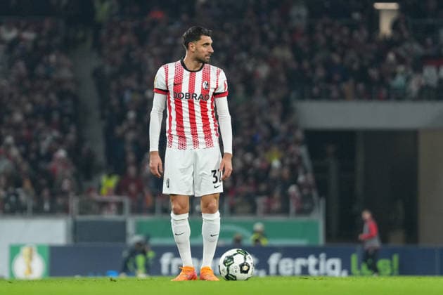 Vincenzo Grifo SC Freiburg, 32 on ball, free kick , Soccer, Round of 16, DFB Pokal, 2025 26, SC Freiburg vs SV Darmstadt 98, 03 12 2025, Europa Park Stadion, Freiburg, Germany DFB REGULATIONS PROHIBIT ANY USE OF PHOTOGRAPHS AS IMAGE SEQUENCES AND OR QUASI VIDEO Freiburg Europa Park Stadion Baden Württemberg Germany Copyright: xArnexAmbergx