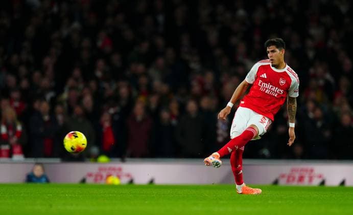 Piero HincapiÃ of Arsenal Arsenal v Brentford, Premier League, Football, Emirates Stadium, London, UK - 03 Dec 2025London Emirates Stadium United Kingdom EDITORIAL USE ONLY No use with unauthorised audio, video, data, fixture lists, club league logos or live services. Online in-match use limited to 120 images, no video emulation. No use in betting, games or single club league player publications.  Copyright: xJavierxGarcia Shutterstockx 16006081cv