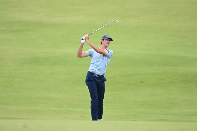 GOLF AUSTRALIAN OPEN, Elvis Smylie of Australia plays a shot in round one of the Australian Open Golf tournament at the Royal Melbourne Golf Club in Melbourne, Thursday, December 4, 2025. ( NO ARCHIVING, EDITORIAL USE ONLY MELBOURNE VICTORIA AUSTRALIA  Copyright: xJAMESxROSSx 20251204140213051135