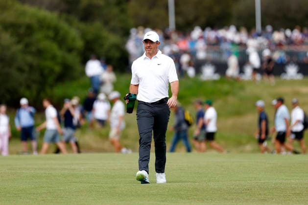 GOLF AUSTRALIAN OPEN, Rory McIlroy of Northern Ireland walks towards his ball on the 1st hole during the Australian Open Golf tournament at the Royal Melbourne Golf Club in Melbourne, Thursday, December 4, 2025. ( NO ARCHIVING, EDITORIAL USE ONLY MELBOURNE VICTORIA AUSTRALIA  Copyright: xCONxCHRONISx 20251204189228983555