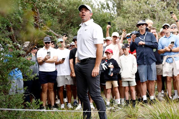 GOLF AUSTRALIAN OPEN, Rory McIlroy of Northern Ireland takes an unplayable drop shot on the first hole during the Australian Open Golf tournament at the Royal Melbourne Golf Club in Melbourne, Thursday, December 4, 2025. ( NO ARCHIVING, EDITORIAL USE ONLY MELBOURNE VICTORIA AUSTRALIA  Copyright: xCONxCHRONISx 20251204162758950249