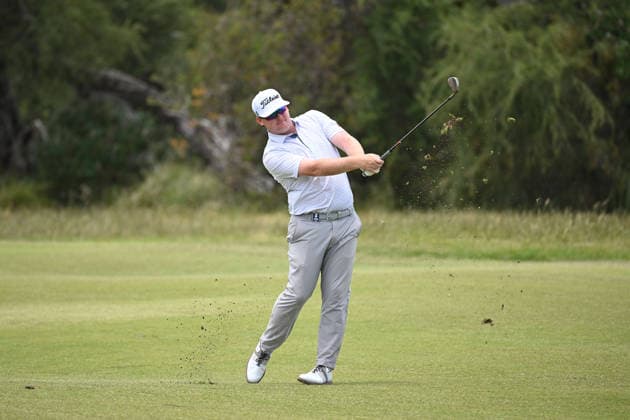 GOLF AUSTRALIAN OPEN, Ben Henkel of Australia plays a shot in round one of the Australian Open Golf tournament at the Royal Melbourne Golf Club in Melbourne, Thursday, December 4, 2025. ( NO ARCHIVING, EDITORIAL USE ONLY MELBOURNE VICTORIA AUSTRALIA  Copyright: xJAMESxROSSx 20251204115060981695
