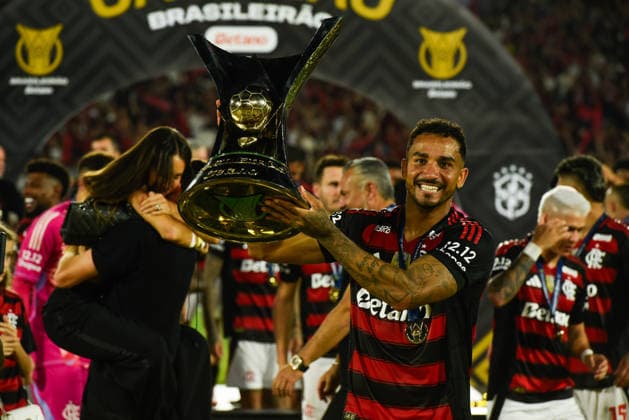 Flamengo x Ceara RIO DE JANEIRO, RJ - 03.12.2025: FLAMENGO X CEARA - Clube Regatas Flamengo is the 2025 Brazilian champion. The club was crowned champion after a victory over Ceara at the Maracana stadium. Players and coaching staff lifted the trophy and celebrated with friends and family. (Photo: Carlos Santtos Fotoarena) x2852941x  CarlosxSanttos