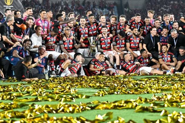 Flamengo x Ceara RIO DE JANEIRO, RJ - 03.12.2025: FLAMENGO X CEARA - Flamengo vs Ceara held at the Maracana Stadium for the 2025 Brazilian Championship, Serie A, 37th round, on Wednesday night (03), in Rio de Janeiro, RJ. Team with the trophy (Photo: Celso Pupo Fotoarena) x2852946x  CelsoxPupo