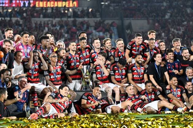 Flamengo x Ceara RIO DE JANEIRO, RJ - 03.12.2025: FLAMENGO X CEARA - Flamengo vs Ceara held at the Maracana Stadium for the 2025 Brazilian Championship, Serie A, 37th round, on Wednesday night (03), in Rio de Janeiro, RJ. Team with the trophy (Photo: Celso Pupo Fotoarena) x2852947x  CelsoxPupo