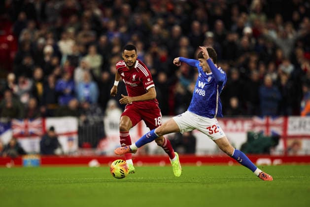 LIVERPOOL, ENGLAND, DEC 03: Cody Gakpo of Liverpool and Trai Hume of Sunderland fight for possession during the Premier League match between Liverpool and Sunderland on December 03, 2025 in Liverpool, England. Photo by Kobie Abott SPP Copyright: xKobiexAbott SPPx Sportspressphoto_SPR69756