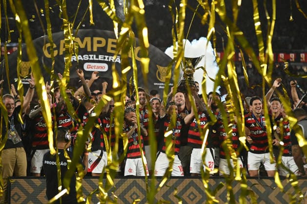 Match valid for the 2025 Brazilian Championship between Flamengo and Ceara. Flamengo players celebrate winning the 2025 Brazilian Championship title at the Maracana Stadium on Wednesday night, the 3rd. RIO DE JANEIRO RIO DE JANEIRO BRAZIL Copyright: xJAYSONxBRAGAx