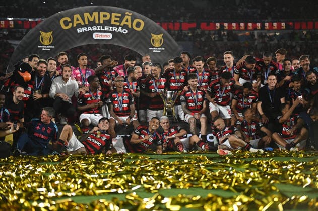 Match valid for the 2025 Brazilian Championship between Flamengo and Ceara. Flamengo players celebrate winning the 2025 Brazilian Championship title at the Maracana Stadium on Wednesday night, the 3rd. RIO DE JANEIRO RIO DE JANEIRO BRAZIL Copyright: xJAYSONxBRAGAx