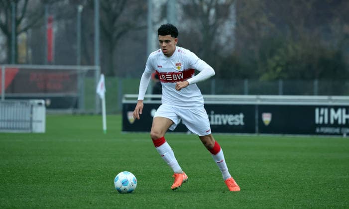30.11.25 U19 VfB Stuttgart - U19 Kickers Offenbach Deutschland, Stuttgart, 30.11.2025, Fussball, U19-DFB-Nachwuchsliga, Saison 2025 2026, U19 VfB Stuttgart - U19 Kickers Offenbach (9:1): Gabriel Bruno Zarrella (VfB Stuttgart).
