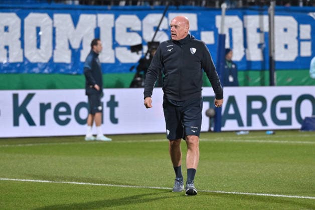 Coach Uwe Rösler VfL Bochum 03 12 2025, Football DFB Cup, Season 2025 2026, Round of 16, VfL Bochum VfB Stuttgart 0 2 DFB regulations prohibit any use of photographs as image sequences and or quasi video Bochum Vonovia Ruhrstadion Nordrhein Westfalen Germany Team2