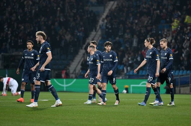 Bochum players before kick-off, left Philipp Strompf VfL Bochum 03 12 2025, Football DFB Pokal, Season 2025 2026, Round of 16, VfL Bochum VfB Stuttgart 0 2 DFB regulations prohibit any use of photographs as image sequences and or quasi video Bochum Vonovia Ruhrstadion Nordrhein Westfalen Germany Team2