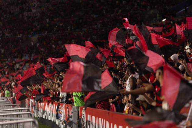 December 3, 2025, Rio De Janeiro, Rio De Janeiro, Brazil: RIO DE JANEIRO, BRAZIL - DECEMBER 03: A fan of Flamengo cheers prior to the match between Flamengo and Ceara as part of Brasileirao 2025 at Maracana Stadium on December 03, 2025 in Rio de Janeiro, Brazil. Rio De Janeiro Brazil - ZUMAc227 20251203_zsp_c227_065 Copyright: xRuanoxCarneirox