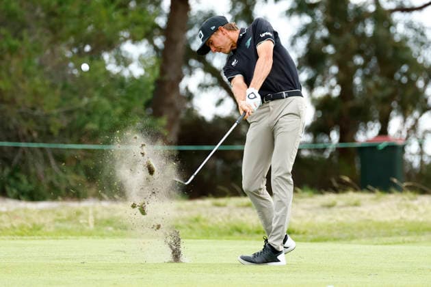 GOLF AUSTRALIAN OPEN, Carlos Orttiz of Mexicohits his approach shot to the green during Round One of the Australian Open Golf tournament at the Royal Melbourne Golf Club in Melbourne, Thursday, December 4, 2025. ( NO ARCHIVING, EDITORIAL USE ONLY MELBOURNE VICTORIA AUSTRALIA  Copyright: xCONxCHRONISx 20251204139260306984