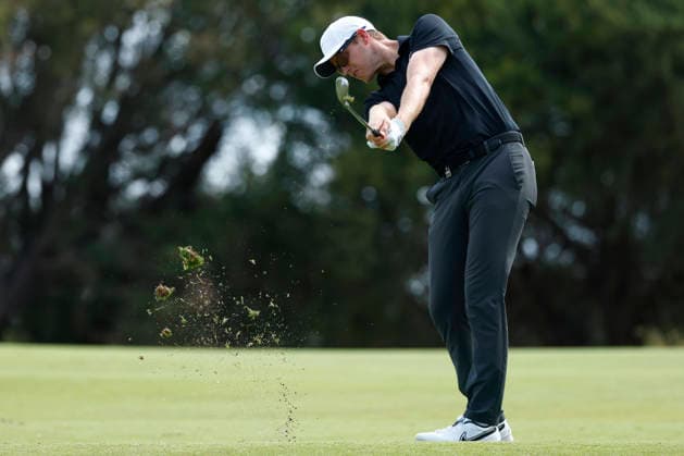 GOLF AUSTRALIAN OPEN, Cameron Davis of Australia plays his shot during Round One of the Australian Open Golf tournament at the Royal Melbourne Golf Club in Melbourne, Thursday, December 4, 2025. ( NO ARCHIVING, EDITORIAL USE ONLY MELBOURNE VICTORIA AUSTRALIA  Copyright: xCONxCHRONISx 20251204189418755316