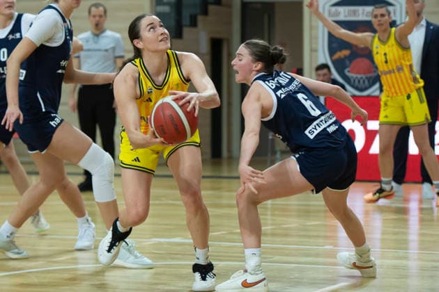 Toyota DBBL Cup Round of 16 2025 2026 Syntainics MBC vs Alba Berlin Halle Saale, Germany 03 December 2025 In the picture from left Tessa Stammberger Berlin and Nicole Brochlitz Halle Halle Saale swh Arena Sachsen Anhalt Germany