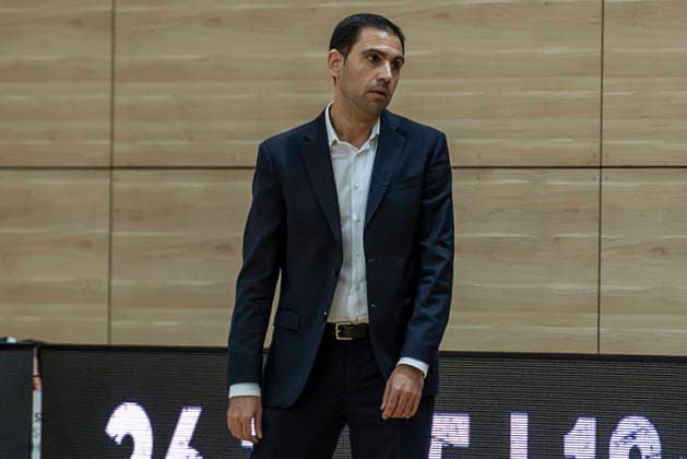 Toyota DBBL Cup Round of 16 2025 2026 Syntainics MBC vs Alba Berlin Halle Saale, Germany 03 December 2025 In the picture Head Coach Cristo Cabrera Berlin pensive, brooding, grumbling, Halle Saale swh Arena Sachsen Anhalt Germany