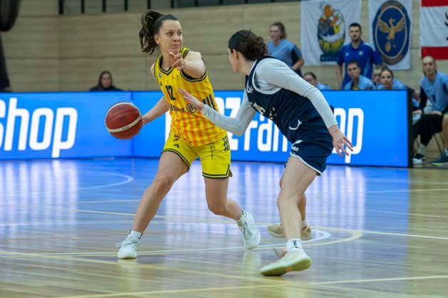 Toyota DBBL Cup Round of 16 2025 2026 Syntainics MBC vs Alba Berlin Halle Saale, Germany 03 December 2025 In the picture from left Lena Gohlisch Berlin and Katelyn Shumate Halle Halle Saale swh Arena Sachsen Anhalt Germany