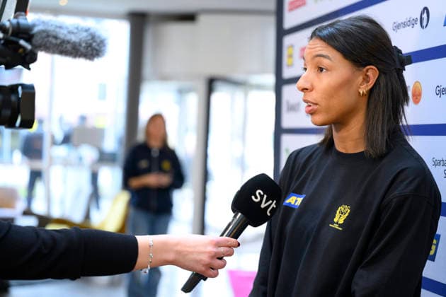DORTMUND 20251204 Jamina Roberts at a press conference at the players hotel during the Womens Handball World Cup in Dortmund, Germany DORTMUND GERMANY x10070x  Copyright: xJessicaxGowx xTTx HANDBOLLS-VM 2025 PRESSTRÄFF