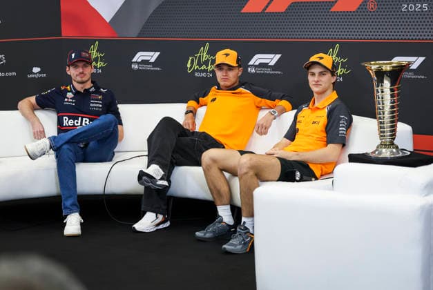 FORMULA ONE ABU DHABI GRAND PRIX 2025 Max Verstappen 1 (NED), Oracle Red Bull Racing RB21 Lando Norris 4 (GBR), McLaren MCL39 Oscar Piastri 81 (Aus), McLaren MCL39 press conference, PK, Pressekonferenz during Media Day at the Formula One Etihad Airways Abu Dhabi Grand Prix 2025 at the Yas Marina Circuit, Yas Island, United Arab Emirates on 4 December 2025 Credit: Phil Duncan Every Second Media Editorial use only. All images are copyright Every Second Media Limited. No images may be reproduced without prior permission. Copyright: xIMAGO EveryxSecondxMediax ESM-1689-0033 PhilxDuncanx xEveryxSecondxMediax