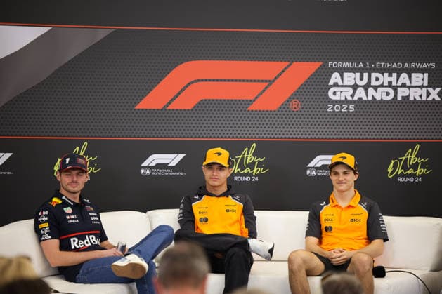 Oscar Piastri McLaren Formula 1 Team, 81 , Lando Norris McLaren Formula 1 Team, 04 , Max Verstappen Oracle Red Bull Racing, 01 , Press conference, ARE, Formula 1 World Championship, Abu Dhabi Grand Prix, Yas Marina Circuit, Media Day, 04 12 2025 ARE, Formula 1 World Championship, Abu Dhabi Grand Prix, United Arab Emirates, Yas Marina Circuit, 04 12 2025 Abu Dhabi Copyright: xEibner-Pressefoto AnnikaxGrafx EP_AGF