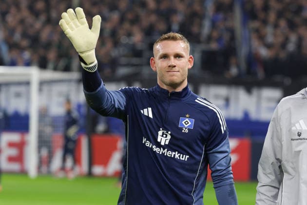 GER, xFSx ,Hamburg, HSV , DFB Pokal , Round of 16 , Soccer, Hamburger SV , am Hamburger Volksparkstadion , Holstein Kiel , 03 12 2025 , v l Goalkeeper Daniel Peretz Hamburger SV , 26 DFL regulations prohibit any use of photographs as image sequences and or quasi video Copyright: HMBxMedia FernandoxSoares