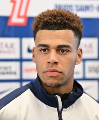 Paris Saint-Germain media day at the PSG Campus POISSY, FRANCE - DECEMBER 04: Desire Doue, player of Paris Saint-Germain speaks to press during a media day at the PSG Campus in Poissy, west of Paris, France on December 04, 2025. Mustafa Yalcin Anadolu Poissy France. Editorial use only. Please get in touch for any other usage.  Copyright: x2025xAnadoluxMustafaxYalcinx