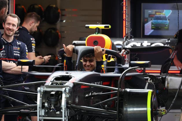 04 12 2025, Yas Marina Circuit, Abu Dhabi, Formula 1 Etihad Airways Abu Dhabi Grand Prix 2025 , in the picture Formula 2 driver Arvid Lindblad GBR , Oracle Red Bull Racing in the car of Yuki Tsunoda JPN , Oracle Red Bull Racing Photo by Alessandro Martellotta Hasan Bratic DeFodi Images