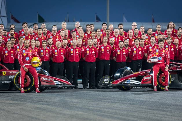 Yas Marina Circuit, Abu Dhabi, United Arab Emirates 4.December.2025; Scuderia Ferrari end of the year team photo during Formula One Abu Dhabi Grand Prix  aflo_312476806