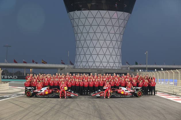 04 12 2025, Yas Marina Circuit, Abu Dhabi, Formula 1 Etihad Airways Abu Dhabi Grand Prix 2025 , pictured Scuderia Ferrari final team photo 2025 with Charles Leclerc MCO , Scuderia Ferrari HP and Lewis Hamilton GBR , Scuderia Ferrari HP Photo by Alessandro Martellotta Hasan Bratic DeFodi Images