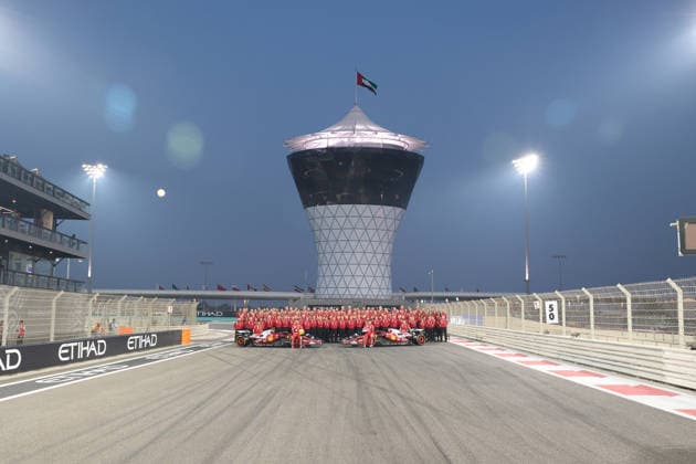 04 12 2025, Yas Marina Circuit, Abu Dhabi, Formula 1 Etihad Airways Abu Dhabi Grand Prix 2025 , pictured Scuderia Ferrari final team photo 2025 with Charles Leclerc MCO , Scuderia Ferrari HP and Lewis Hamilton GBR , Scuderia Ferrari HP Photo by Alessandro Martellotta Hasan Bratic DeFodi Images
