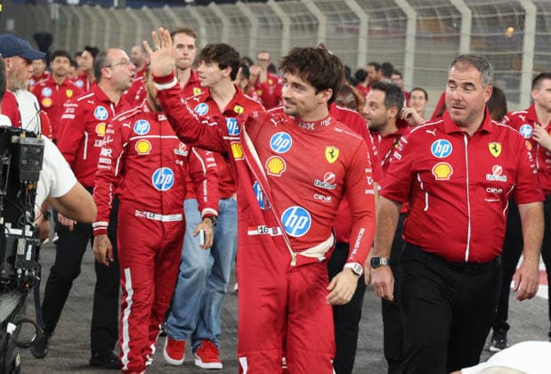 04 12 2025, Yas Marina Circuit, Abu Dhabi, Formula 1 Etihad Airways Abu Dhabi Grand Prix 2025 , in the picture Scuderia Ferrari final team photo 2025 with Charles Leclerc MCO , Scuderia Ferrari HP Photo by Alessandro Martellotta Hasan Bratic DeFodi Images