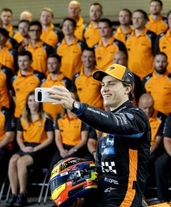 ABU DHABI - Oscar Piastri (McLaren) during a team photo at the Yas Marina Circuit ahead of the Abu Dhabi Grand Prix. ANP SANDER KONING xVIxANPxSportx xxANPxIVx 543865211 originalFilename: 543865211.jpg