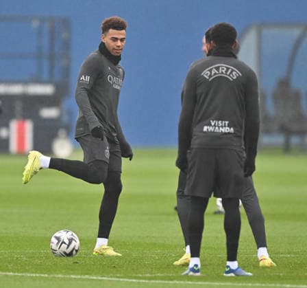 Paris Saint-Germain media day at the PSG Campus POISSY, FRANCE - DECEMBER 04: Desire Doue (L), Paris Saint-Germain player, in action during a training session on media day at the PSG Campus in Poissy, west of Paris, France on December 04, 2025. Mustafa Yalcin Anadolu Poissy France. Editorial use only. Please get in touch for any other usage.  Copyright: x2025xAnadoluxMustafaxYalcinx