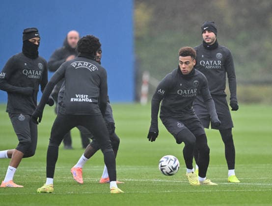 Paris Saint-Germain media day at the PSG Campus POISSY, FRANCE - DECEMBER 04: Desire Doue (2nd R), Paris Saint-Germain player, in action during a training session on media day at the PSG Campus in Poissy, west of Paris, France on December 04, 2025. Mustafa Yalcin Anadolu Poissy France. Editorial use only. Please get in touch for any other usage.  Copyright: x2025xAnadoluxMustafaxYalcinx