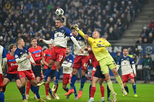 Soccer I Men I Season 2025 2026 I DFB Cup I Round of 16 I Hamburger SV Holstein Kiel I 03 12 2025 Guilherme Ramos 13, Hamburger SV Luka Vuskovic 44, Hamburger SV Daniel Peretz 26, Hamburger SV Hamburg Volksparkstadion Hamburg Germany Copyright: xLobeca FelixxSchlikisx