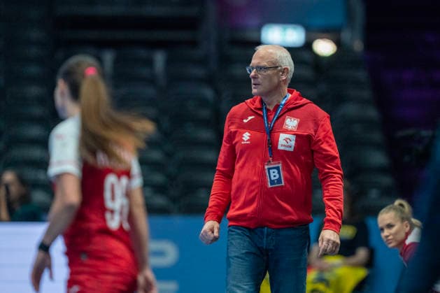 2025-12-04 Poland vs Argentina ROTTERDAM, NETHERLANDS - DECEMBER 4: coach Arne Senstad of Poland during the IHF Worldchampionship 2025 match for women, between Poland and Argentina at Ahoy on December 4, 2025 in Rotterdam, Netherlands. Rotterdam Ahoy Netherlands Content not available for redistribution in The Netherlands directly or indirectly through any third parties. Copyright: xHenkxSeppenx